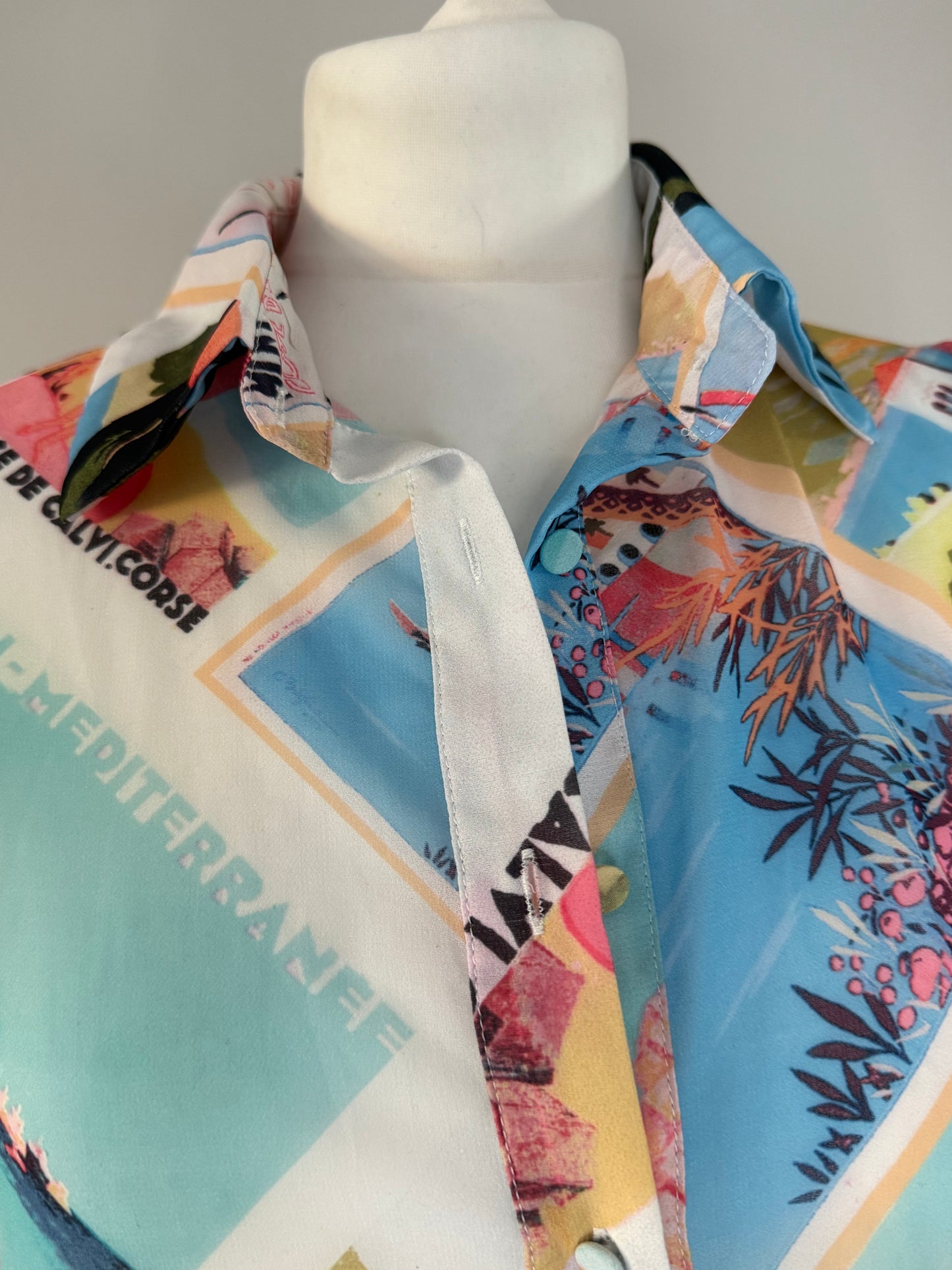 RNWY Long Sleeve Button Down Graphic Print Collared Blouse Size XS