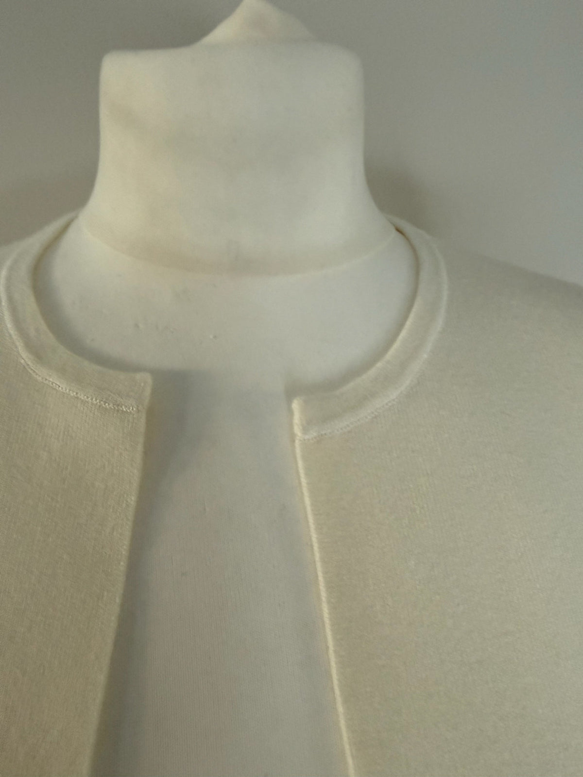Style Reset HOBBS LONDON cream cropped knit cardigan with a round neckline and open-front design on a mannequin